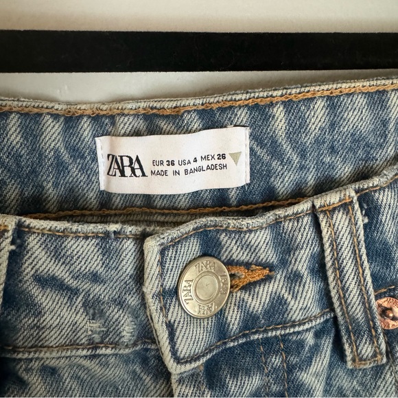 Zara - Straight Leg Jeans - Picture 2 of 5